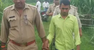 पुलिस ने आरोपी को हिरासत में लिया